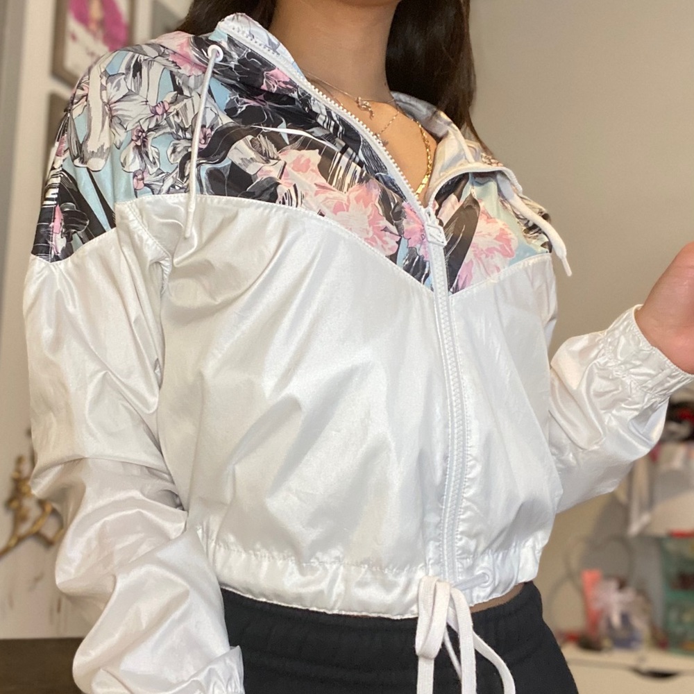 Nike Womans Floral Windbreaker